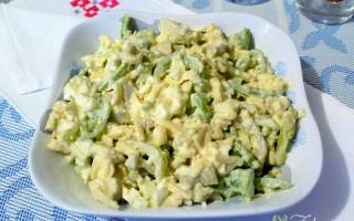 Салат с консервированным кальмаром