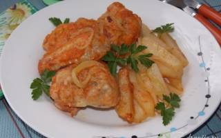 Куриные крылышки с картофелем и луком на двухсторонней сковороде