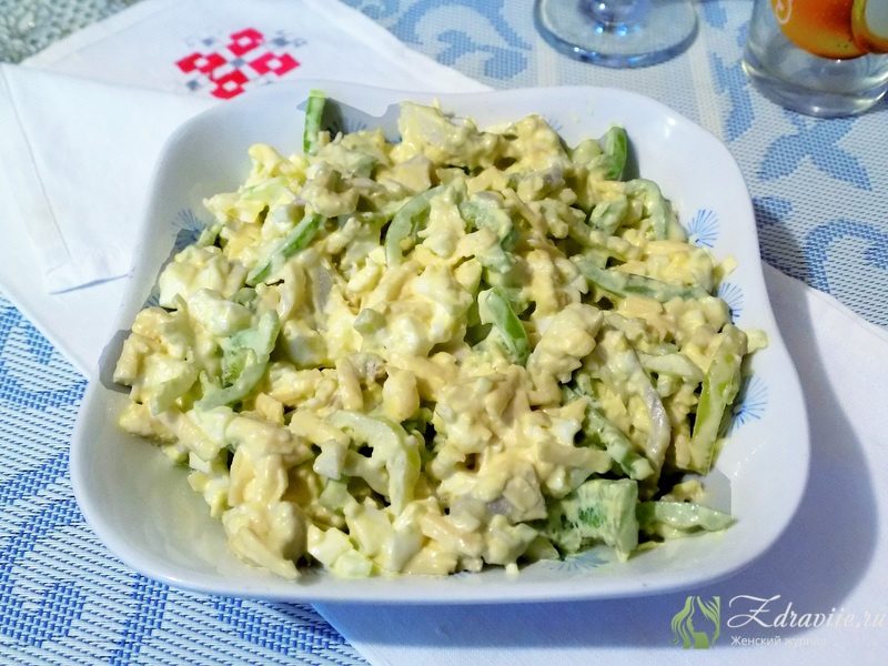 Салат с консервированным кальмаром